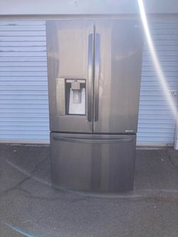 LG French Door Refrigerator with Ice Dispenser