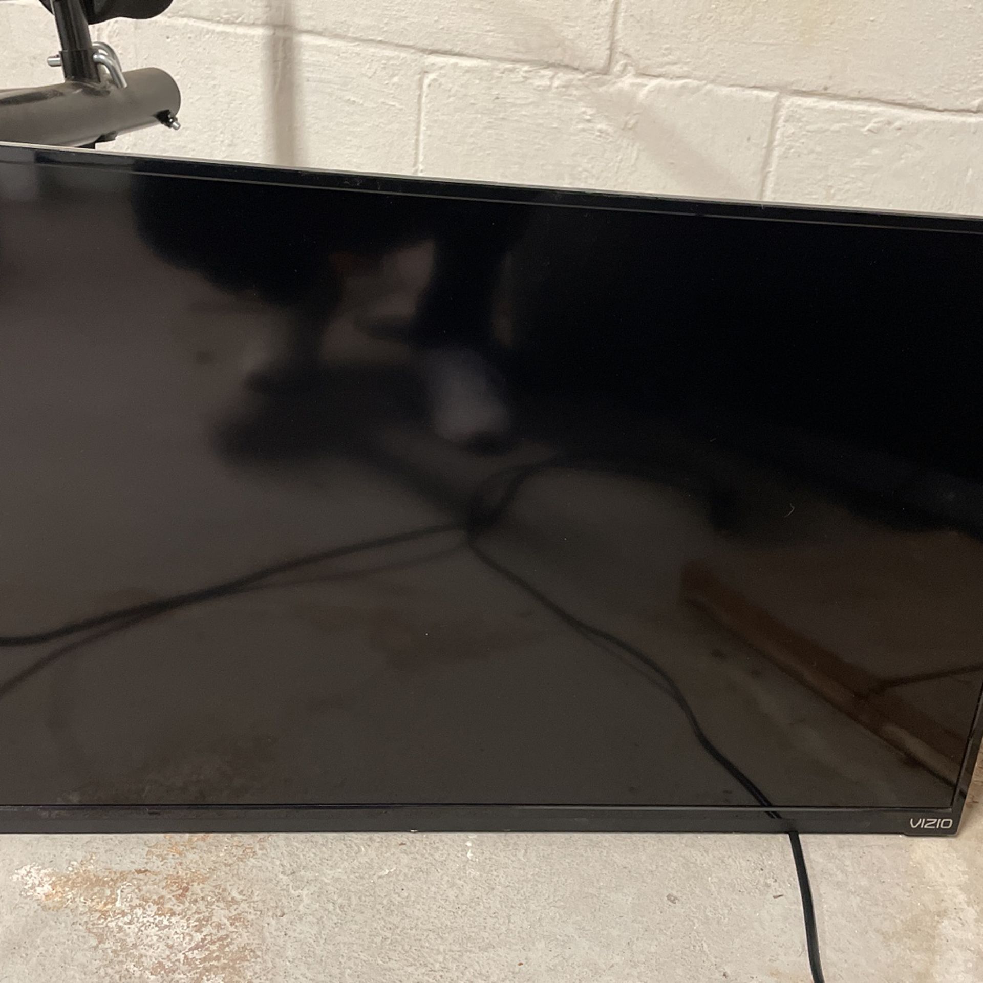 Sony Bravia Flat Screen Tv 42 In Vizio Flat Screen 32 In Both Excellent Condition for Sale in