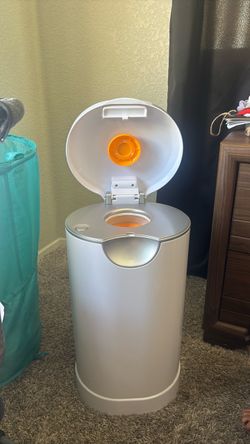 Munchkin diaper pail