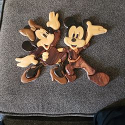 Disney Wood  Carving Mickey And Minnie 