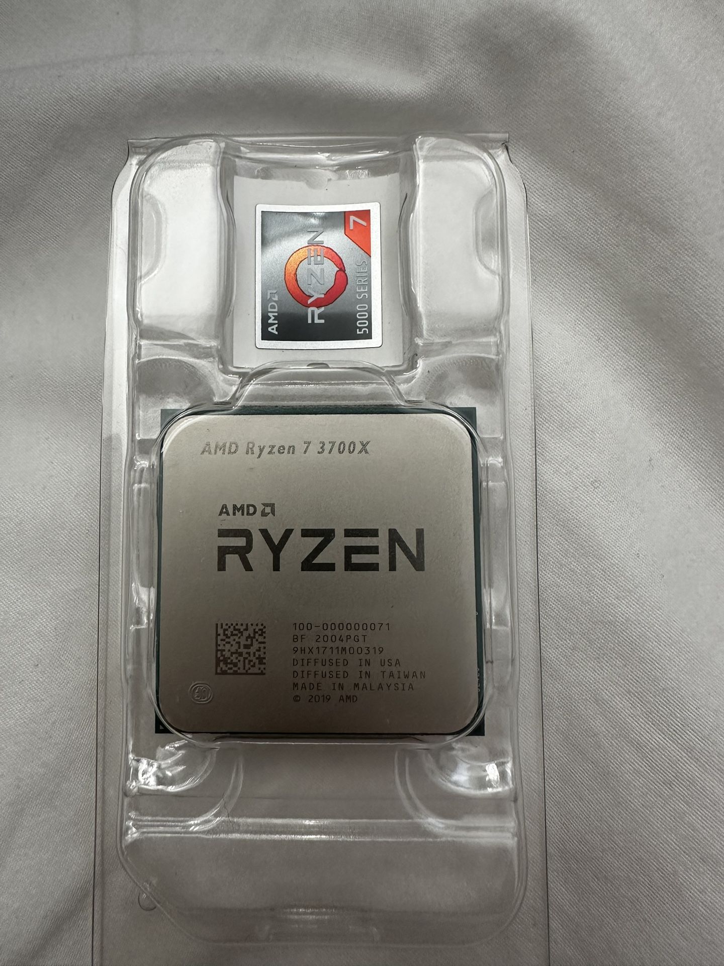 AMD Ryzen 3700x RGB Wraith Cooler