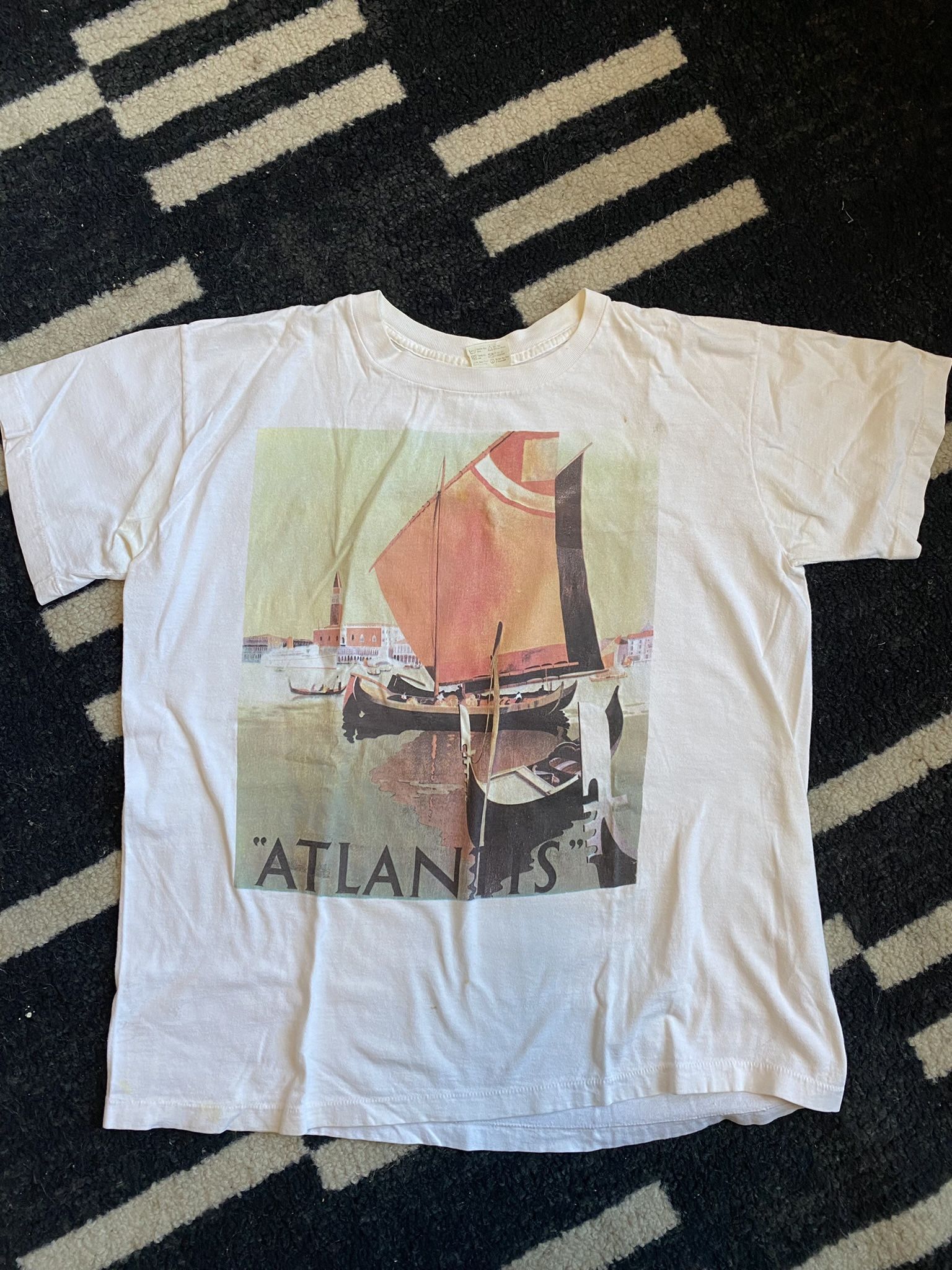 Vintage Banana Republic Travel & Safari Clothing Tee Atlantis Medium Made In USA