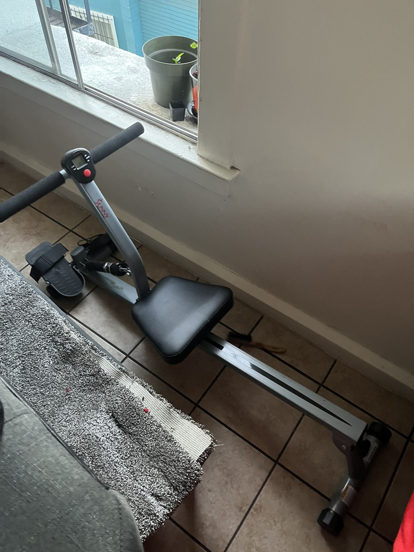 Sunny Health and Fitness Rowing Machine - Silver