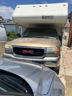 2000 GMC Sierra with Lance camper