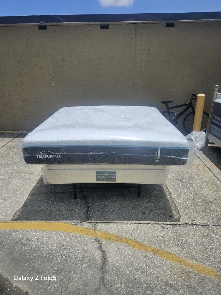 Brand New King Size Plush Tempur pedic Pro Adapt Firm Mattress In Plastics