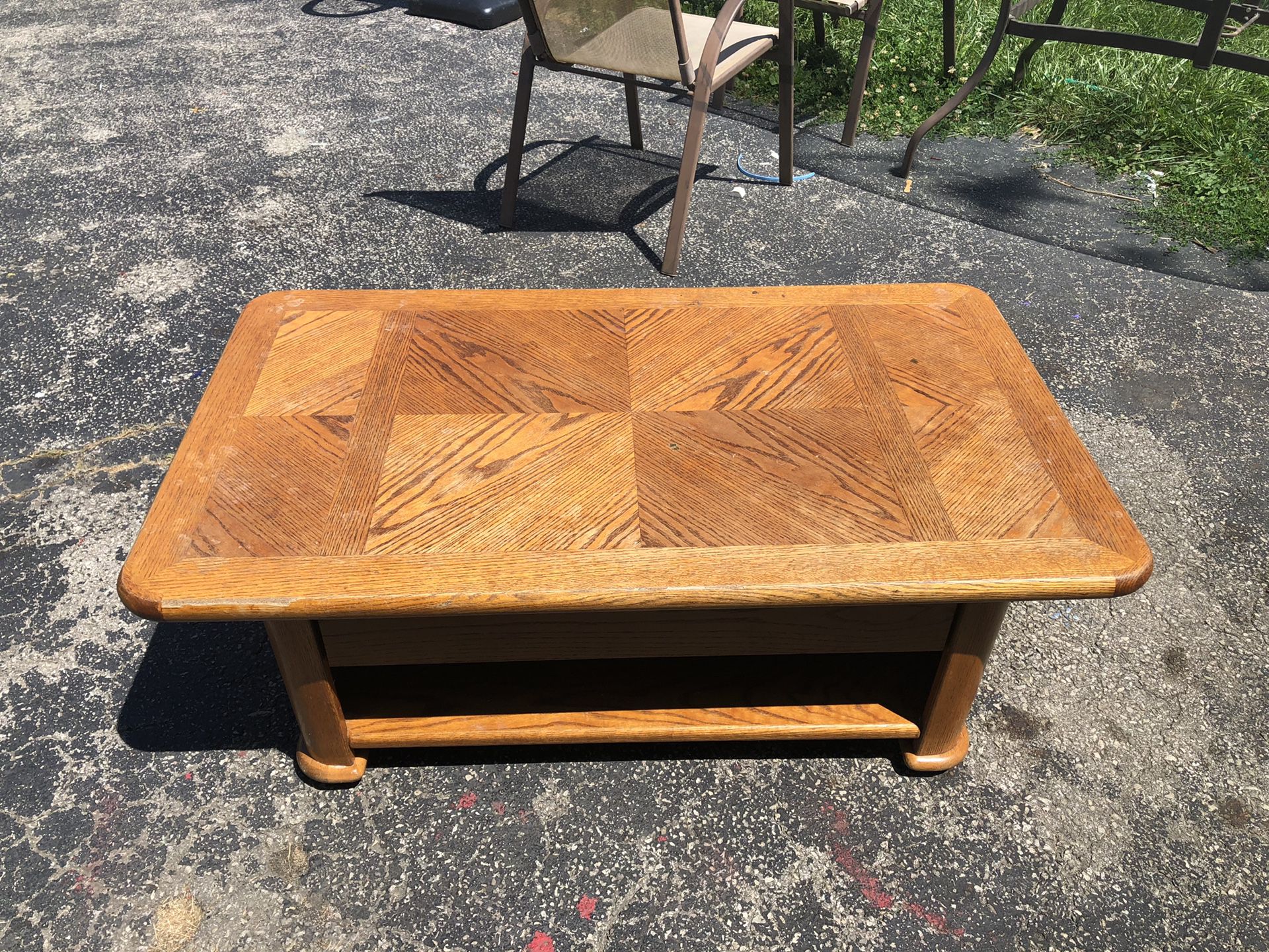 Lift Top Coffee/ Entertainment Table