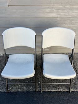 2 Plastic foldable chairs