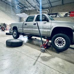 New: Method 17” Machine Wheels & 35x12.50-17 TOYO AT3 All Terrain Tires For Truck & Suv (We Finance)