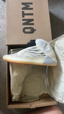 Yeezy QNTM Mist Slate Size 9.5