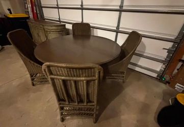 Round Patio Dining Set