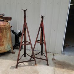 1 1/2 Ton Lift Stands