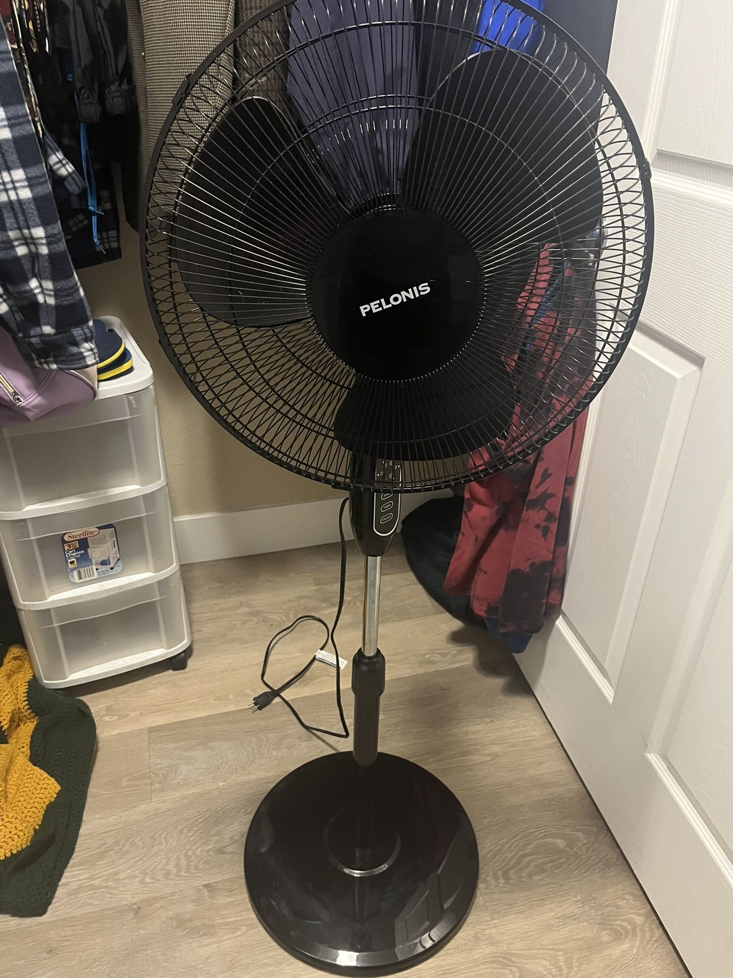 Perfect Condition Pelonis Black 18”Pedestal Oscillatorfan Great Deal 3 Speeds And Timer 