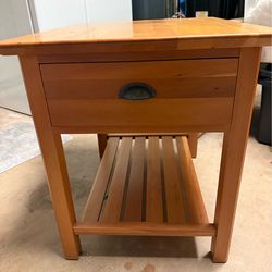 Solid Wood End Table/Nightstand