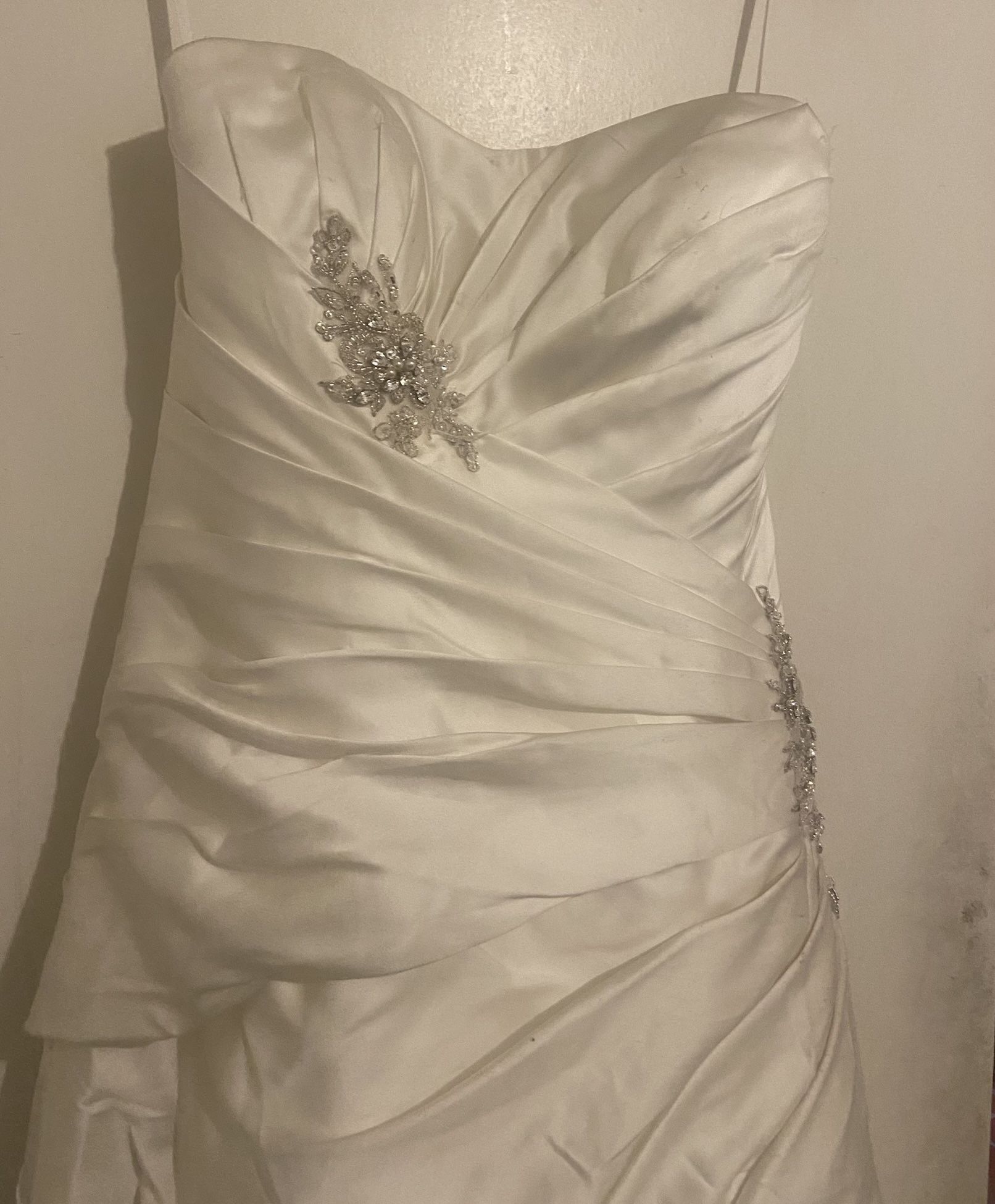 Gorgeous Brand New Bonnie Bridal Size 6 Bridal Gown