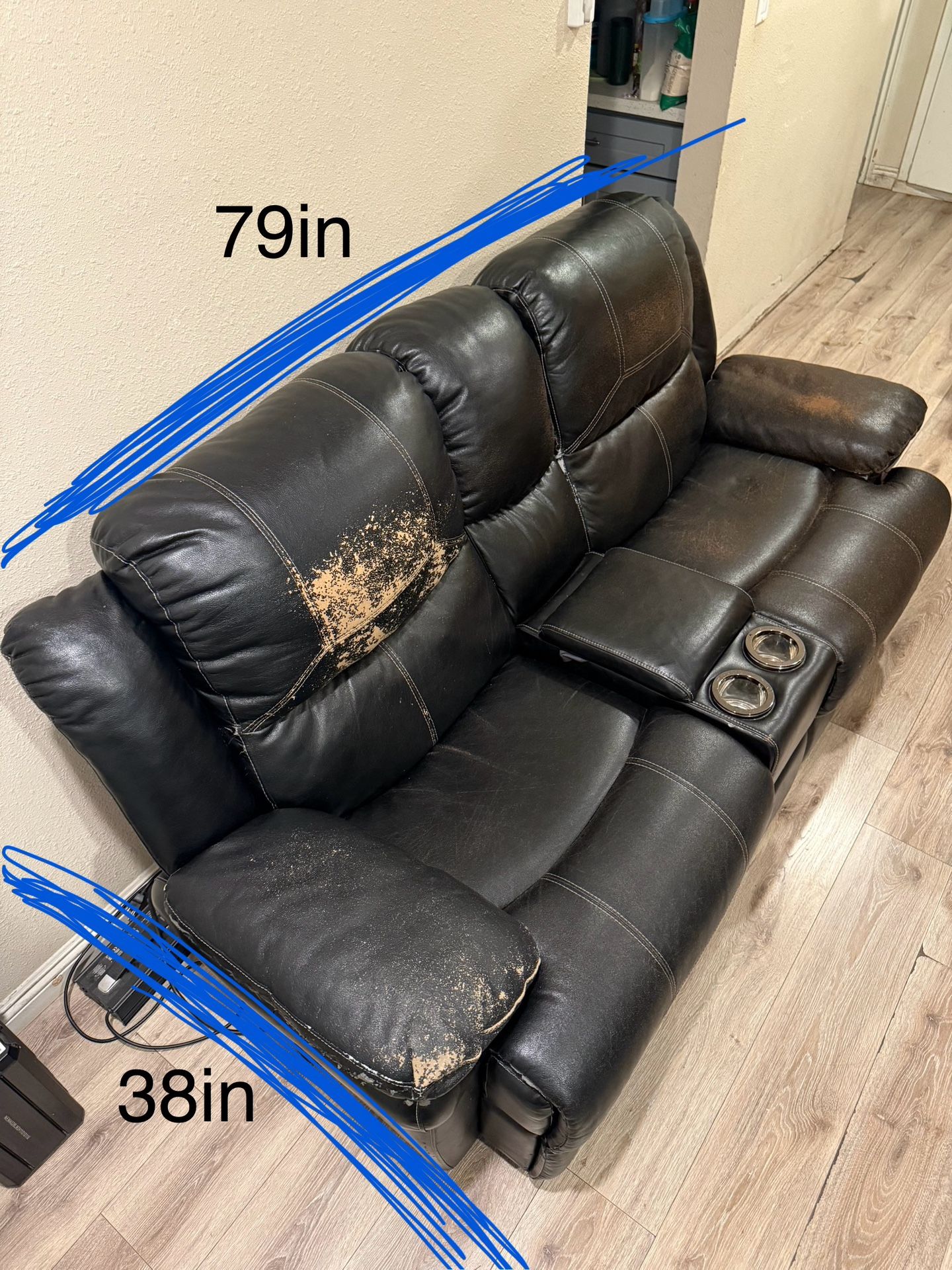 Couch 🛋️ ✅FREE COUCH✅