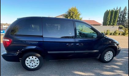2005 Chrysler Town & Country low miles super clean
