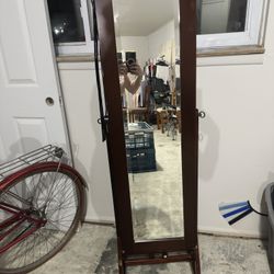 Standing Jewelry Display
