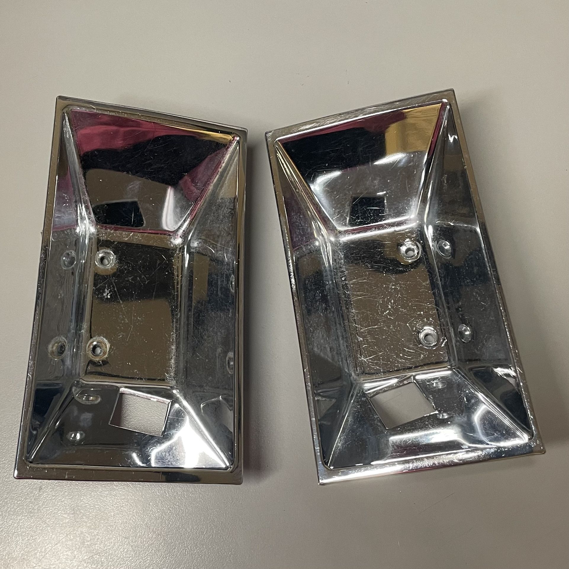 77 78 79 CADILLAC OEM DOOR HANDLE BEZEL RH