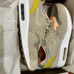 Nike Women’s Sunset Air Max Like New 8.5