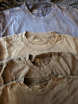 Tees Boxy Fit Or Oversize Fit Size Small And medium Like New 