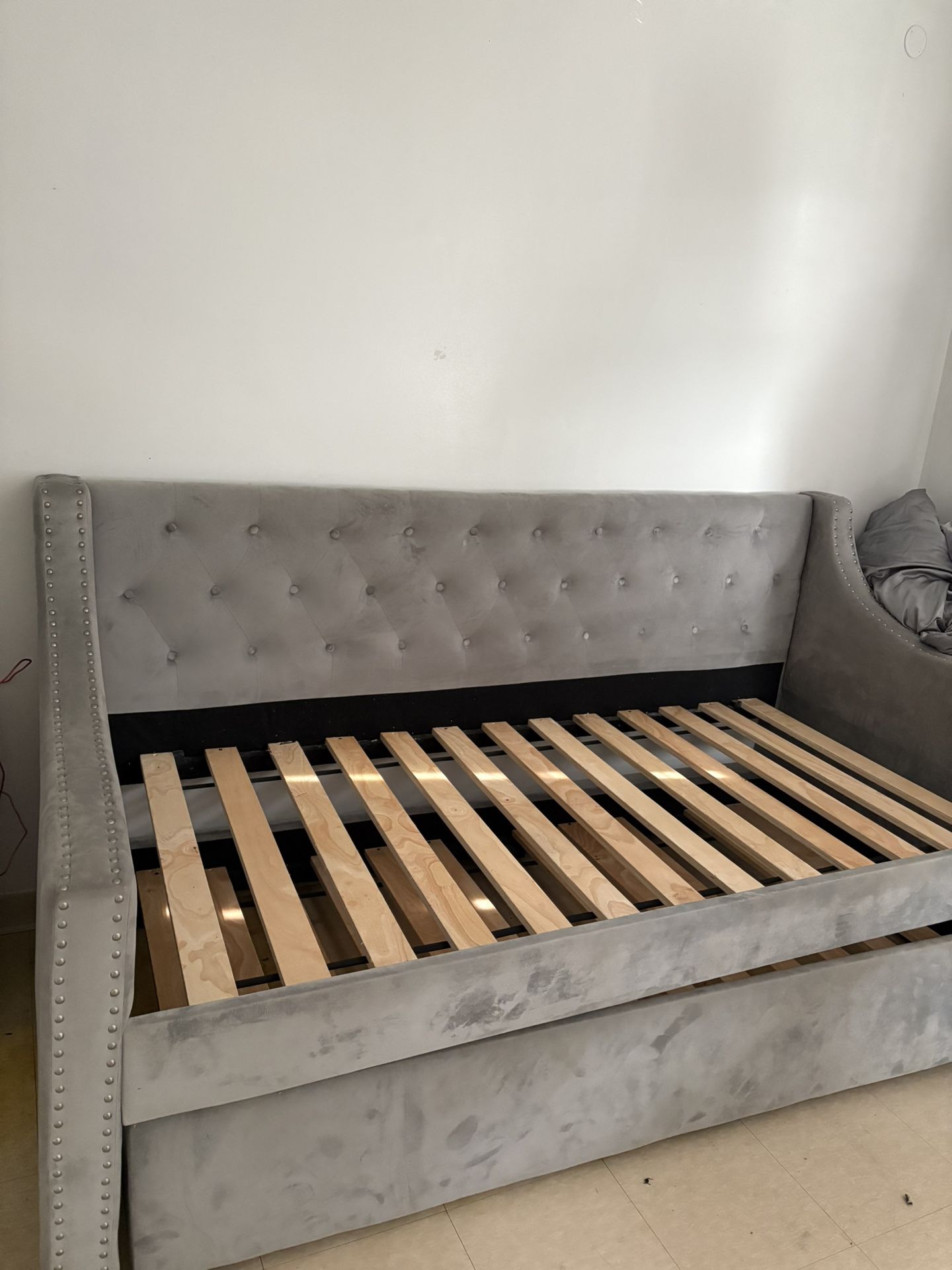 Twin Day Bed W/ Trundle