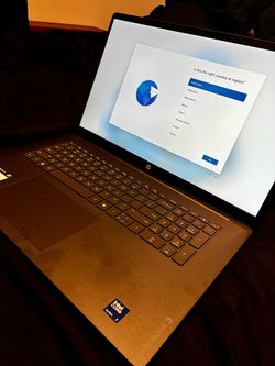 HP OmniBook 3 Laptop AI – Intel Core Ultra 7 – 17.3” – Like New