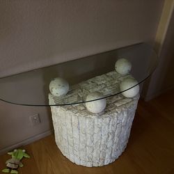 Living room set with 2 end tables and sofa table and three lamps