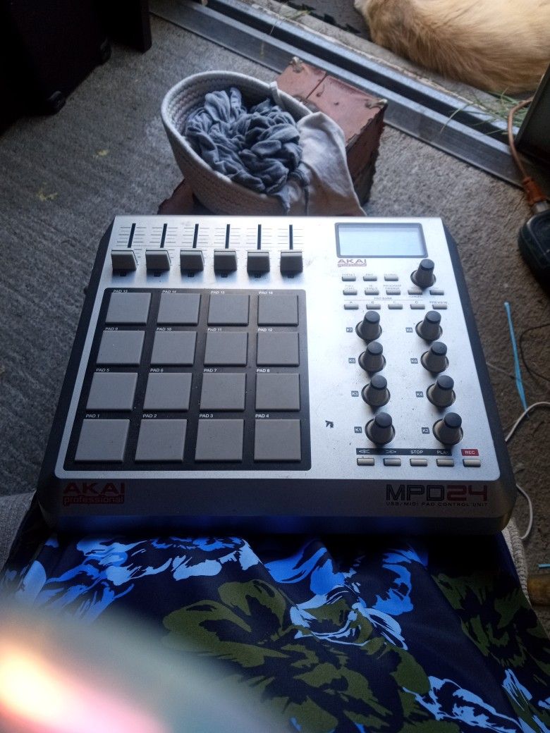 Mpd 24 Akai Professional 