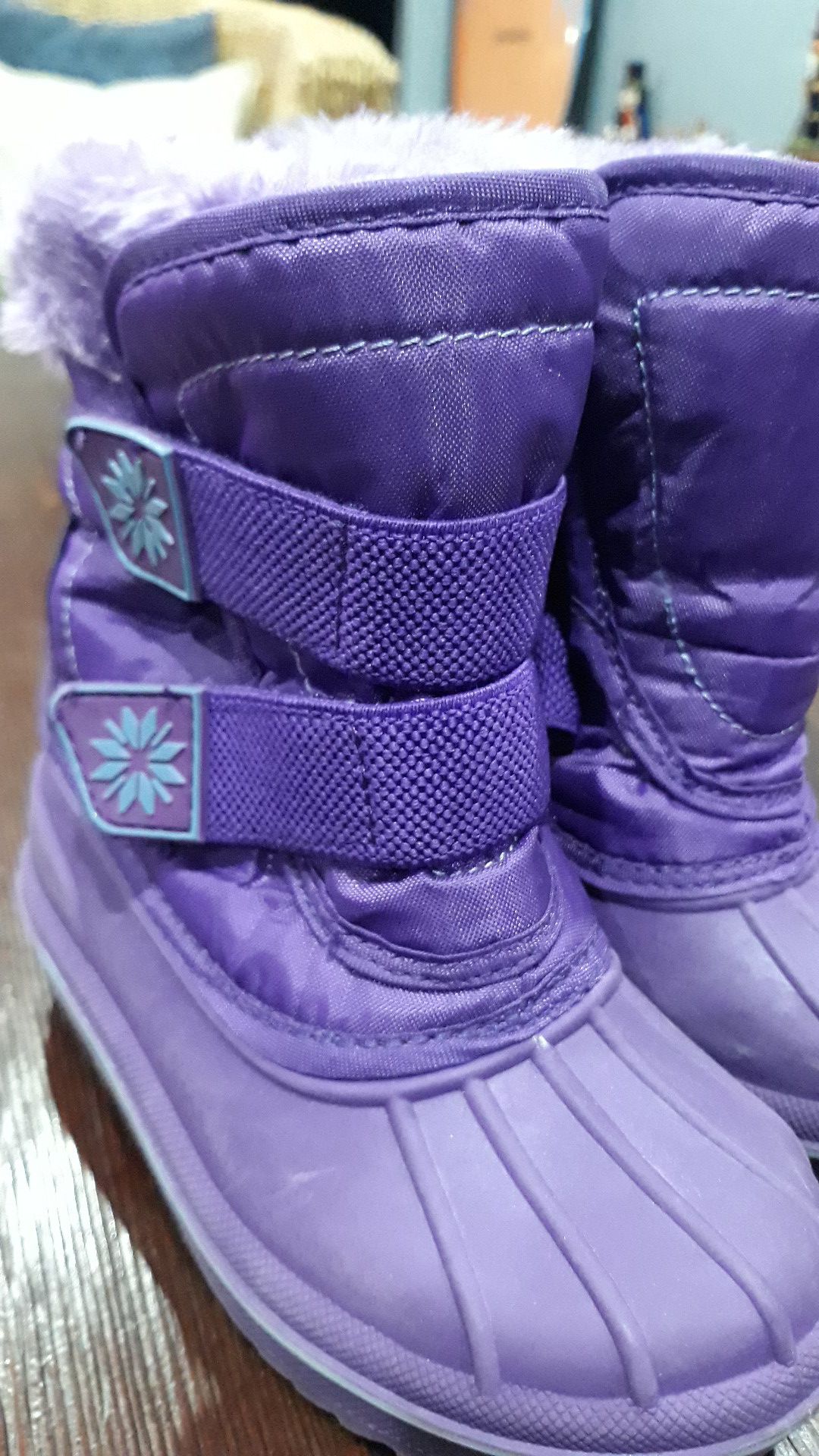 SNOW BOOTS FOR GIRLS SIZE:7/8