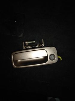 Toyota Camry 2000 4dr driver side handle