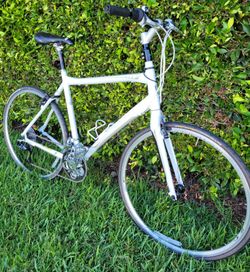 22.5 XL Trek 7.6 FX Hybrid Bike / Carbon Fiber Fork Tall