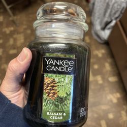 20oz Yankee Candle. Balsam & Cedar. Classic Scent