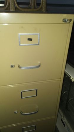 Steelcase 5 Drawer File Cabinet with key