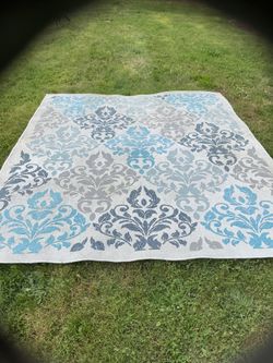 Outdoor patio rug