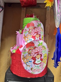 Classic Strawberry Shortcake Tower Pinata With Balls