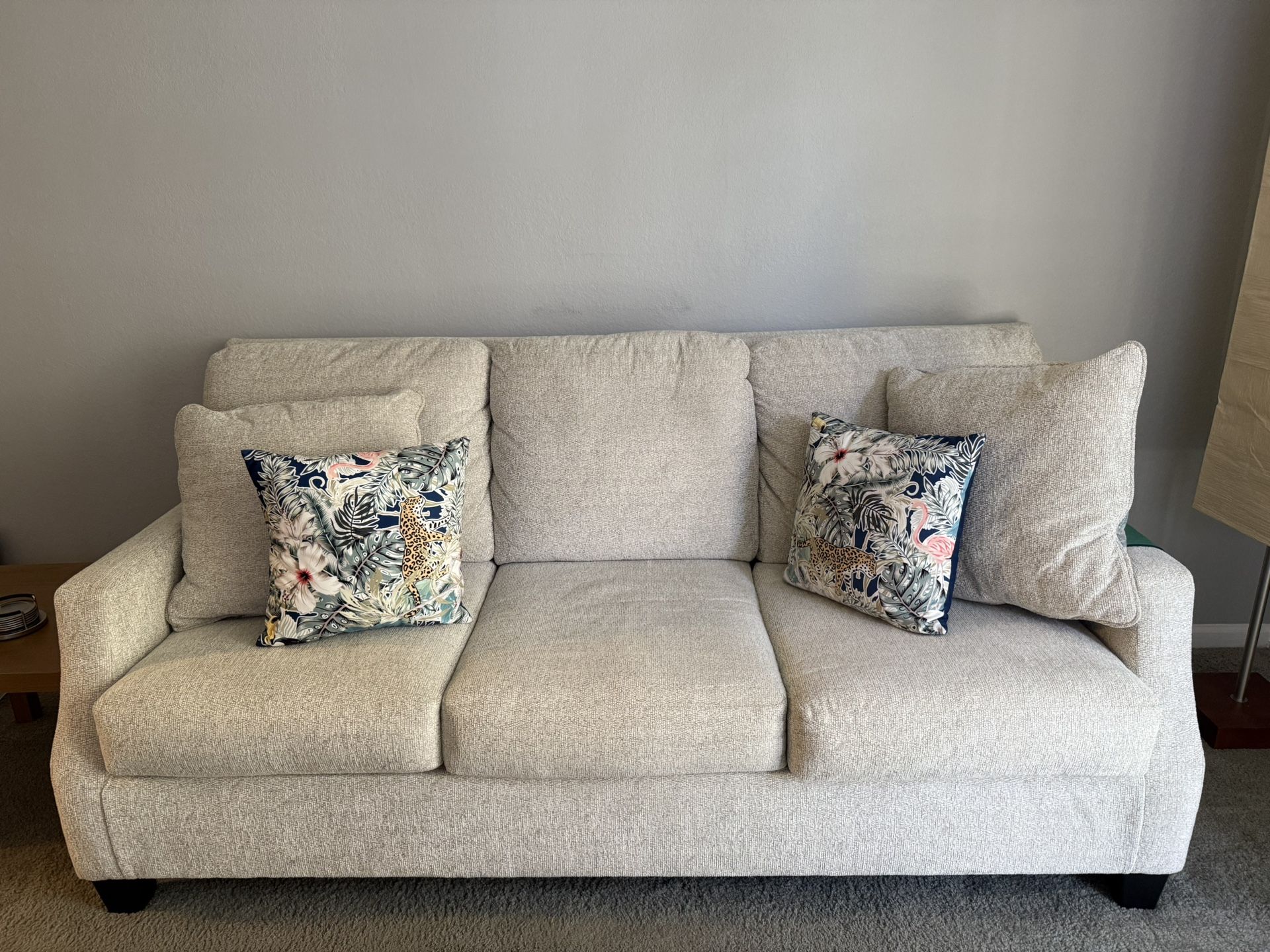 Modern 3-Seater Couch – Excellent Condition, Comfortable & Stylish