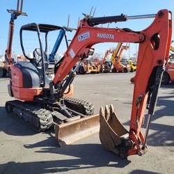 Kubota Mini Excavator **Free Bucket**