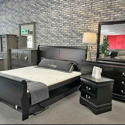 Best OFFER 🔥Louis Philip Black Sleigh Bedroom Set

Bed, Dresser, Nightstand and Mirror