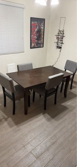 Dark wood 5 piece table set