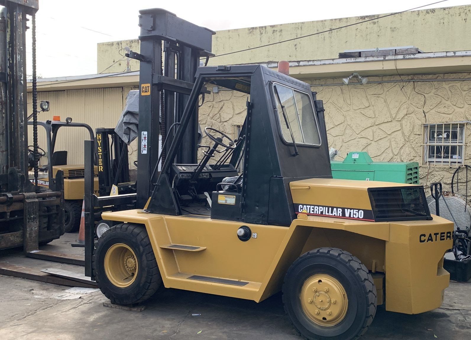 Caterpillar V150 15,000 Lbs
