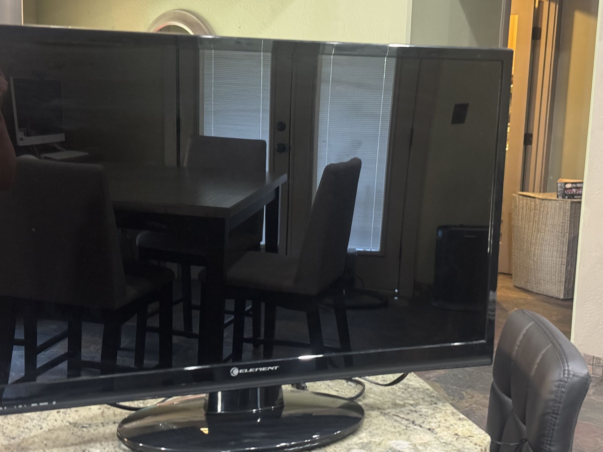 32-inch LCD 720p 60Hz HDTV