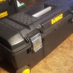 ROLLING DEWALT TOOLBOX (LIKE NEW CONDITION)
