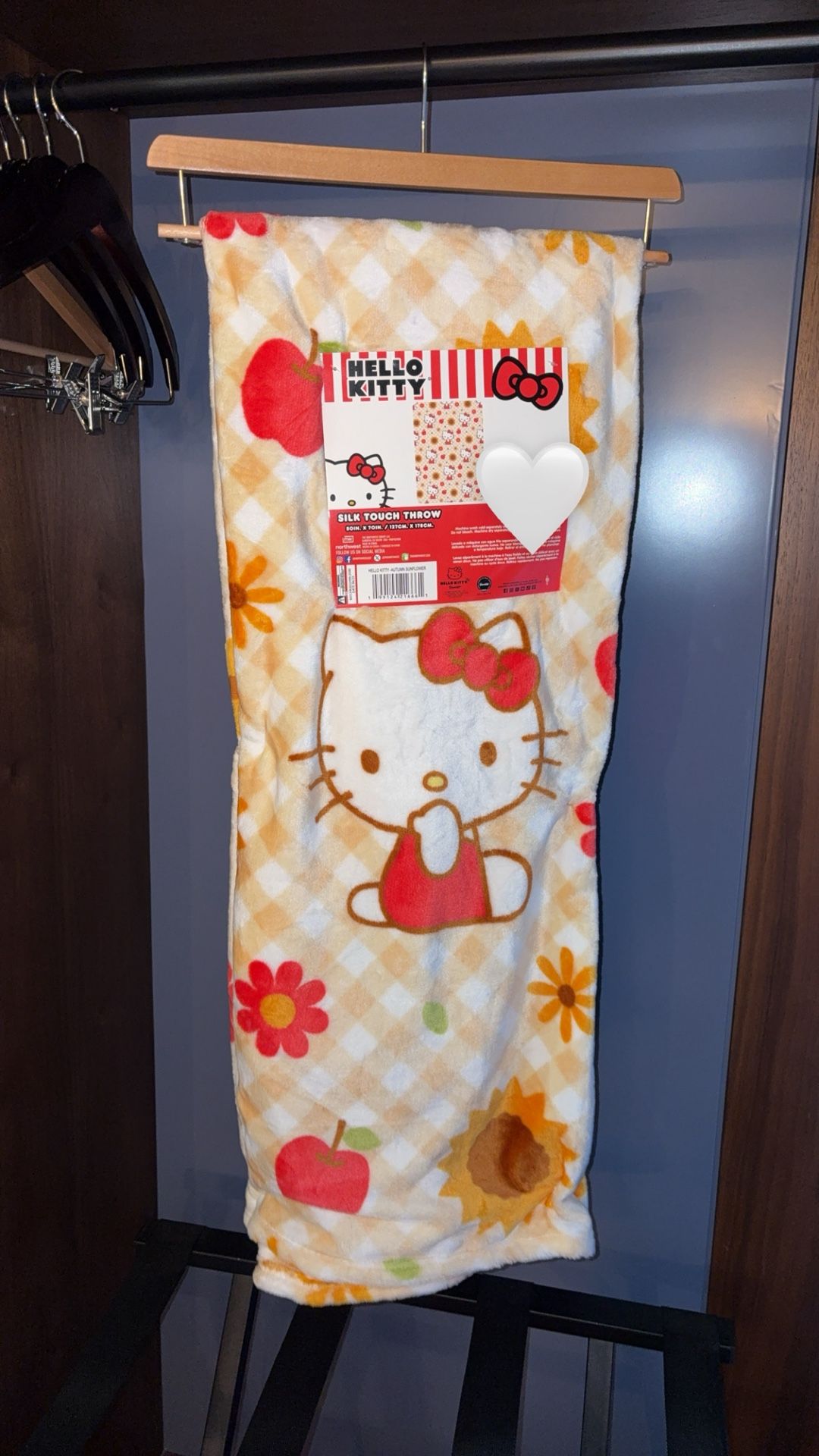 Hello Kitty Throw Blanket ( Read Description)