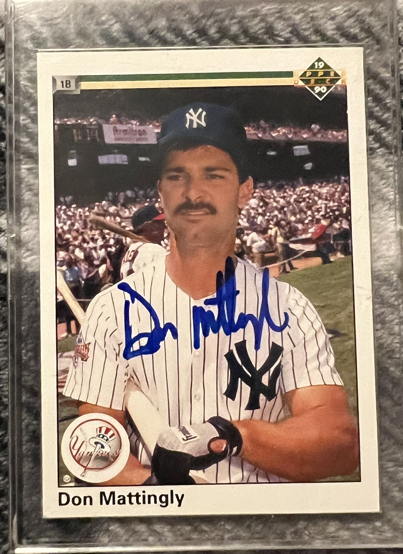 Don Mattingly 1990 Upper Deck #191 Yankees baseball Card SIGNED +1985 AL MVP
