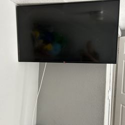 55 Inch LG Smart Tv (wall Mount Included)