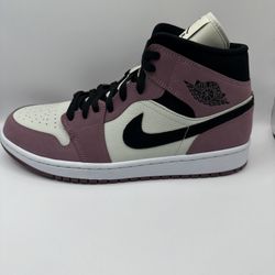 **BRAND NEW** Jordan 1 Retro “Mulberry” Sz 10m/11.5w