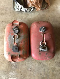Old boat 6 gallon gas tanks