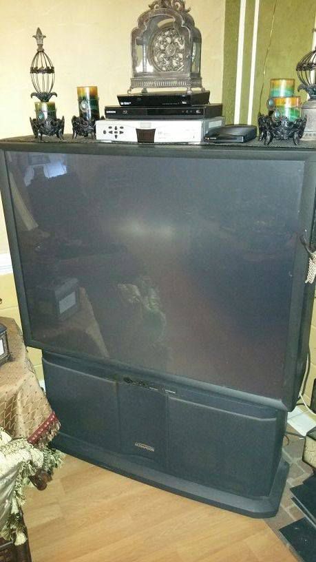 Hitachi 53SBX59B 53-inch Ultravision Projection TV TV is in great condition with great picture