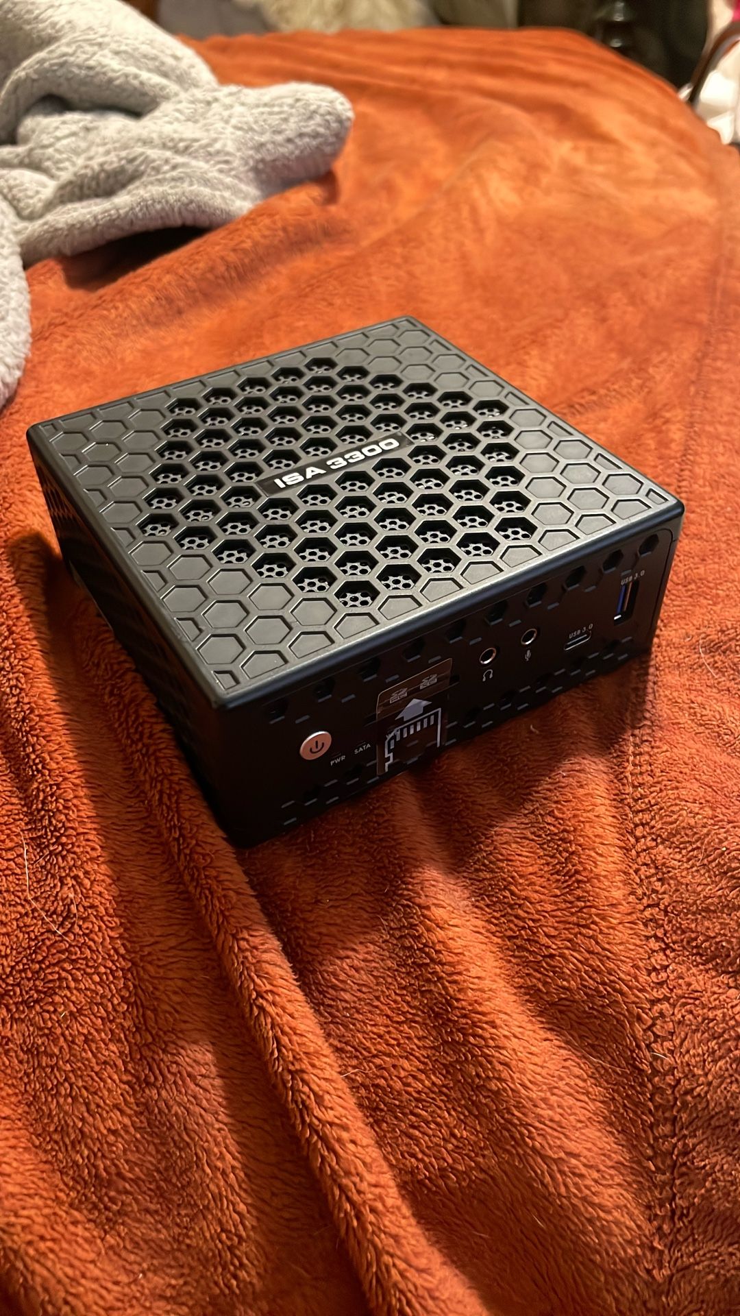 I SA 3300 Zotac ZBOX-CI331NANO