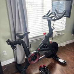 PELOTON BIKE 